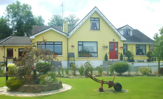 Perrymount Country Home Bed & Breakfast Hotels near Falconry Ireland