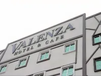 فالينزا هوتل آند كافيه Hotels near مِد فالي