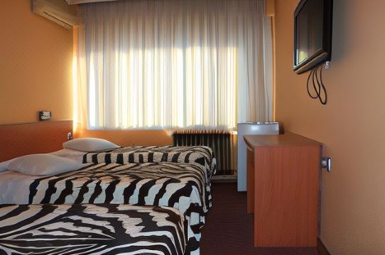 Altinnal Hotel - Housity