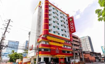 8. Hotel So..