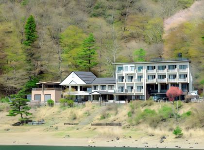 Shoji Lake Hotel