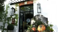 Grand Hôtel Henri - Teritoria Hotels near CAMPREDON art & image