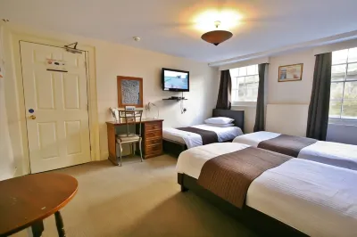 Central Hotel Cheltenham by Roomsbooked Hotels in Челтенгем