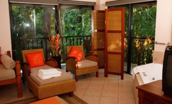 Hibiscus Resort & Spa with Onsite Reception & Check IN