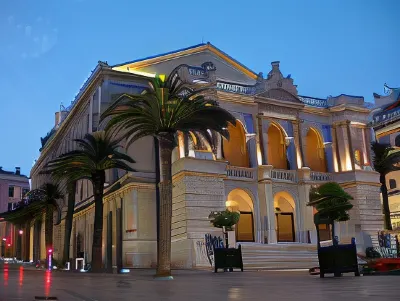 宜必思快捷土倫中心飯店 Cathedrale Notre-Dame-De-La-Seds de Toulon附近的飯店