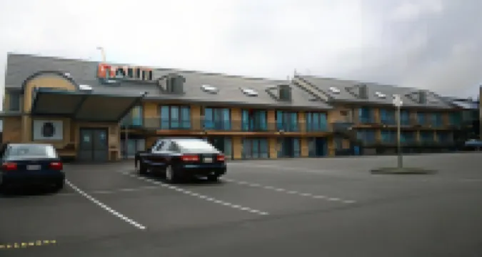 Rayland Motel Hotels near Rainbow's End Theme Park