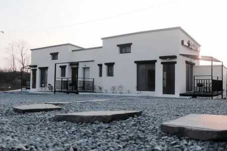 Gyeong ju the Square Pension Отели рядом с достопримечательностью «Пульгукса»