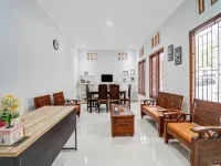 RedDoorz at Omah Candi Sari Near Airport Yia