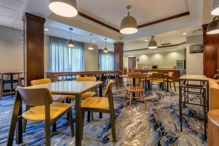 Fairfield Inn & Suites Slippery Rock