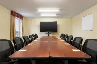 Days Inn & Suites by Wyndham Thompson Hotel a Thompson