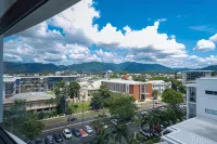 DoubleTree by Hilton Cairns - pemandangan pegunungan