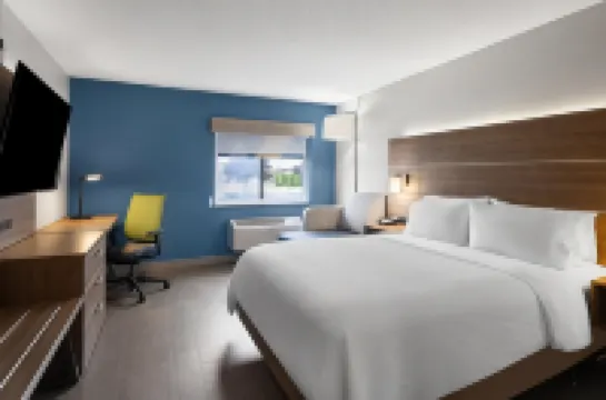 Holiday Inn Express SHEBOYGAN-KOHLER (I-43) by IHG