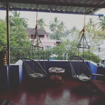 Goodkarma Inn Отели рядом с достопримечательностью «Чинес Фишинг Нетс»