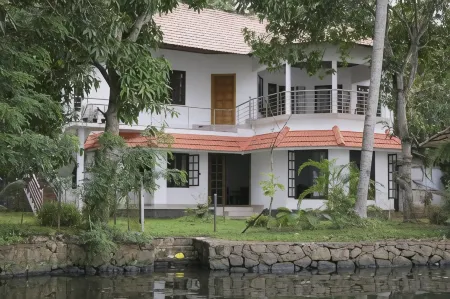 Lovedale Lakeside Homestay Отели в г. Мухамма
