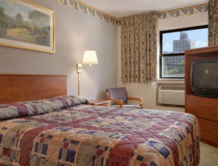 Super 8 by Wyndham Long Island City LGA Hotel