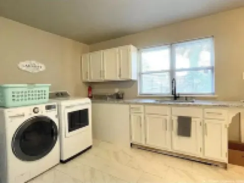 15 minutes to the airport. A peaceful nest in the middle of the city. Hotel di Owasso