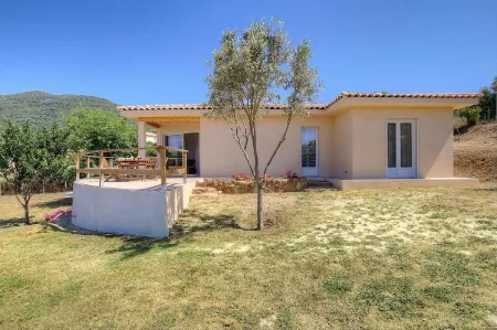 Splendid villa 5 minutes from the sea Отели в г. Соллакаро