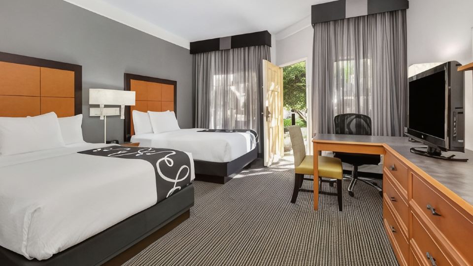 La Quinta Inn & Suites by Wyndham Dallas - Addison Galleria