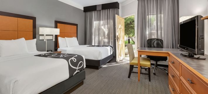 La Quinta Inn & Suites by Wyndham Dallas - Addison Galleria Hotels in Addison