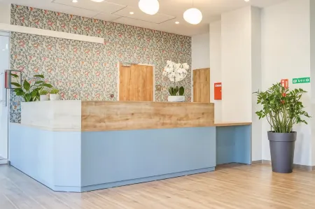 Quality Suites Reims Saint Thomas Отели рядом со станцией REIMS RAILWAY STATION