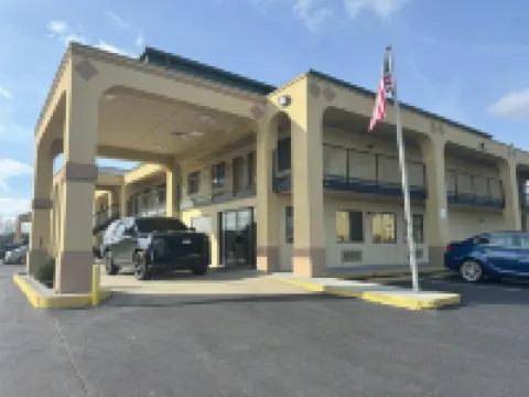 Econo Lodge Inn & Suites Southeast Hotels in La Vergne