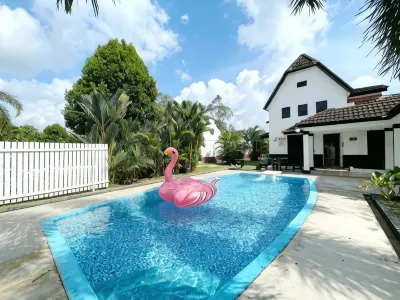 A'FAMOSA Pool Villa by S&T Homez Tampin Square 주변 호텔