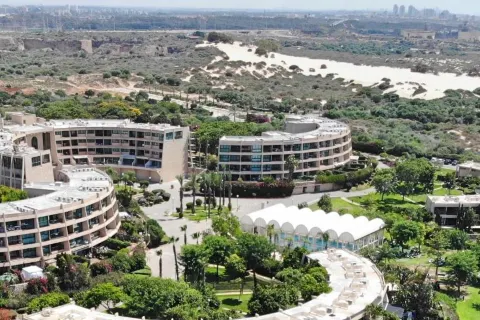 Neot Golf, Ziv's Place