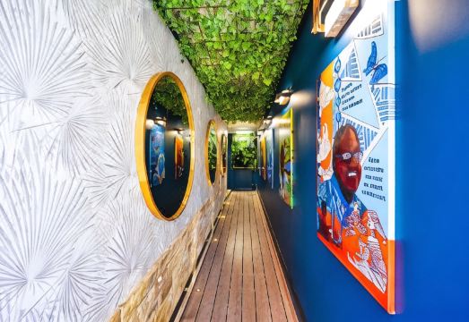 호텔 곤드와나 시티 아트의 독특한 인테리어 객실