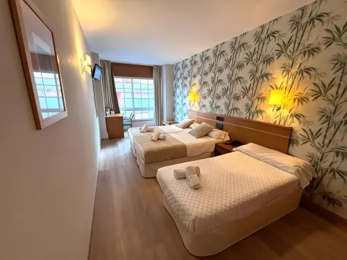 Hotel Atalaya I فنادق في Portonovo