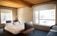 Hotel Ocho Hotels in Dufferin Grove