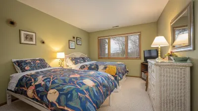 A Galena Territory townhome near amenities, sleeps 6