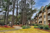 Cozy 2-bedroom condo, steps from the beach on lovely Hilton Head Island
