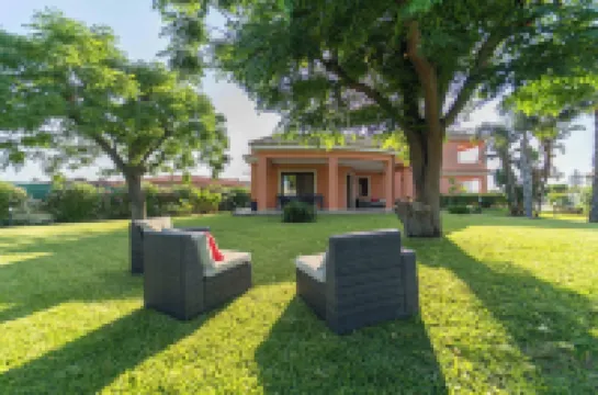 Villa Seaside - Beach Retreat with Jacuzzi