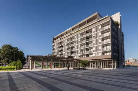 Honeysuckle Executive Apartments Отели в г. Бар Бич