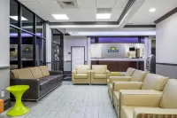 Days Inn & Suites by Wyndham Orlando Airport Hotels in Belle Isle