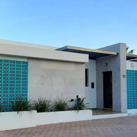 Beautiful House Vista Delfín Beach Front, with Pool