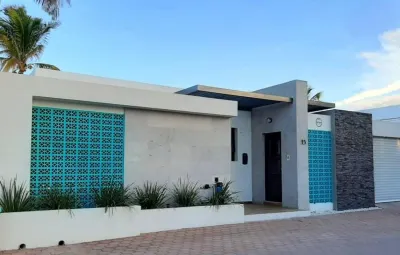 Beautiful House Vista Delfín Beach Front, with Pool Hotels near Barajitas Canyon