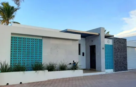 Beautiful House Vista Delfín Beach Front, with Pool Отели рядом с достопримечательностью «Barajitas Canyon»