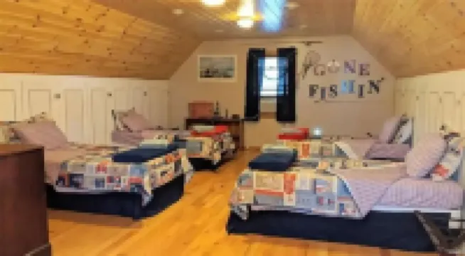 Beautiful Oneida Lake Shore Home and Yard