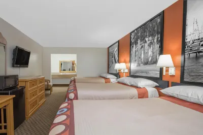 Super 8 by Wyndham Port Royal/Beaufort Hotels near Live Oaks Park