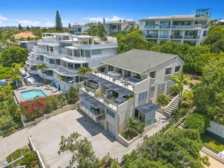 Crystal Shores Sunshine Beach Отели рядом с достопримечательностью «Sunshine Beach»