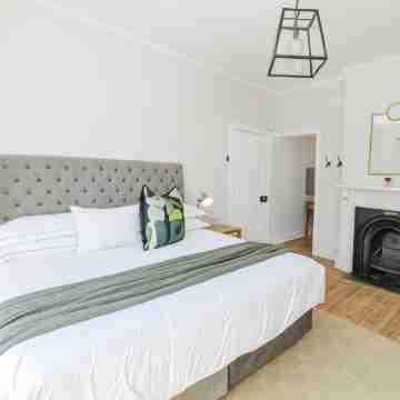 Whispering Oaks Guest House Rooms
