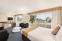 Ciloms Airport Lodge Hotels in Attwood