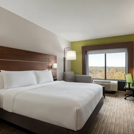 Holiday Inn Express & Suites LEXINGTON NW-THE VINEYARD by IHG