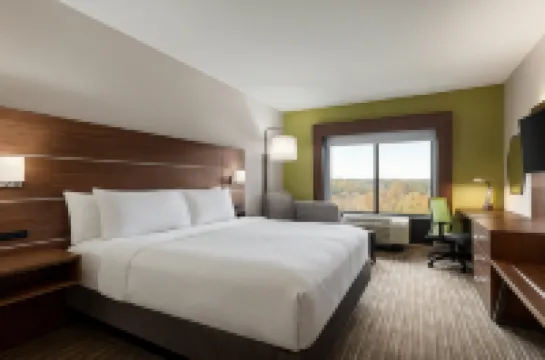 Holiday Inn Express & Suites LEXINGTON NW-THE VINEYARD by IHG