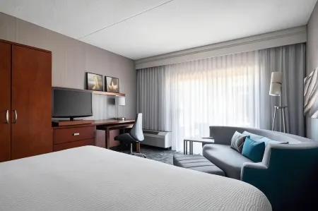 Sonesta Select Phoenix Camelback Отели рядом с достопримечательностью «Центральная библиотека Бертон Барр»