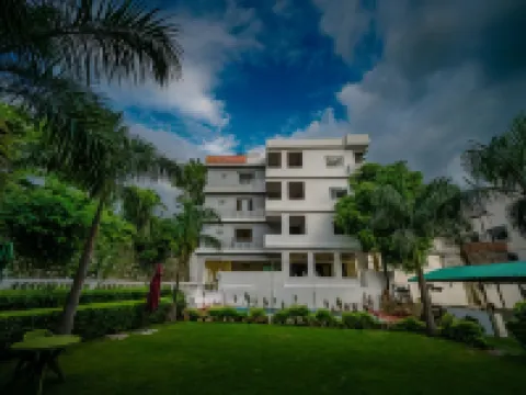 โฮเทล ริชีเคช แกรนด์ โรงแรมในริชิเคช