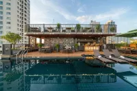 ตงกิง ลักชัวรี บูทีค โรงแรม และ สปา - สระว่ายน้ำแบบอินฟินิตี้