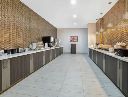 La Quinta Inn & Suites by Wyndham DFW West-Glade-Parks