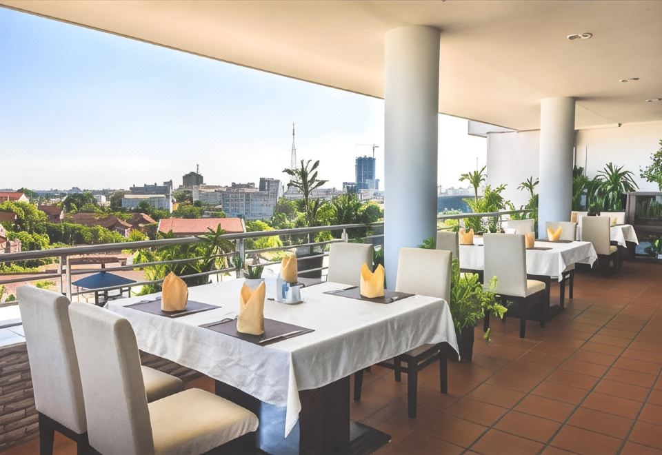 몬디알 호텔 휴에의 야외 수영장 이미지